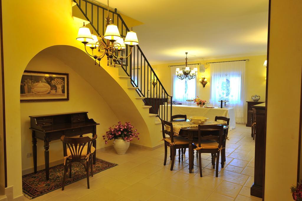 Relais Casabella Guest House Martina Franca Bagian luar foto