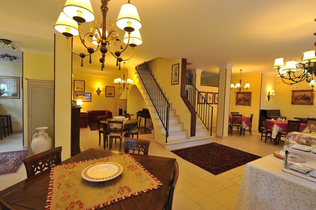 Relais Casabella Guest House Martina Franca Bagian luar foto
