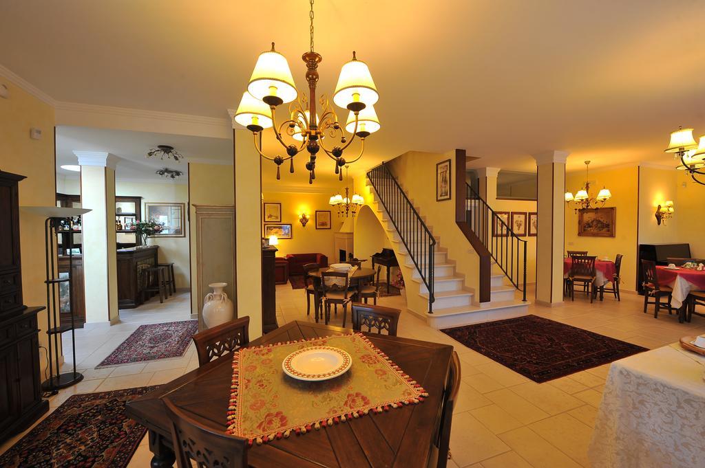 Relais Casabella Guest House Martina Franca Bagian luar foto