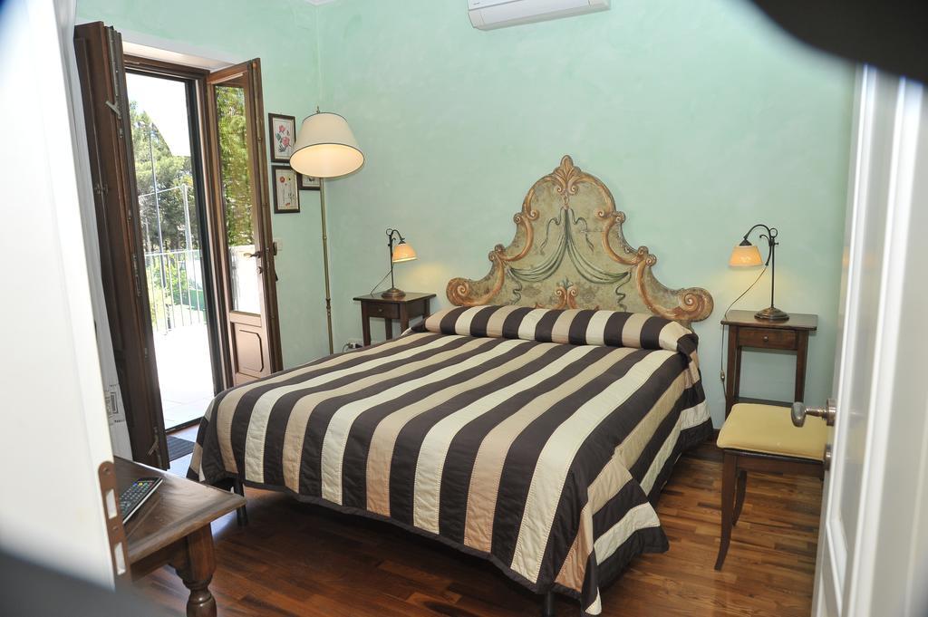 Relais Casabella Guest House Martina Franca Bagian luar foto
